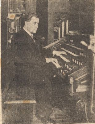 Miguel Echeveste en el órgano Amezua de la catedral de Sevilla
